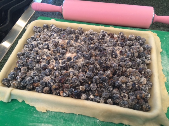 Slab pie with blueberries